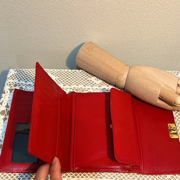 Women’s red leather wallet - Picture 8 of 11